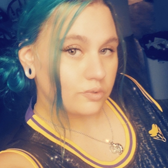 Meet your Posher, Shelby - Picture 3 of 3